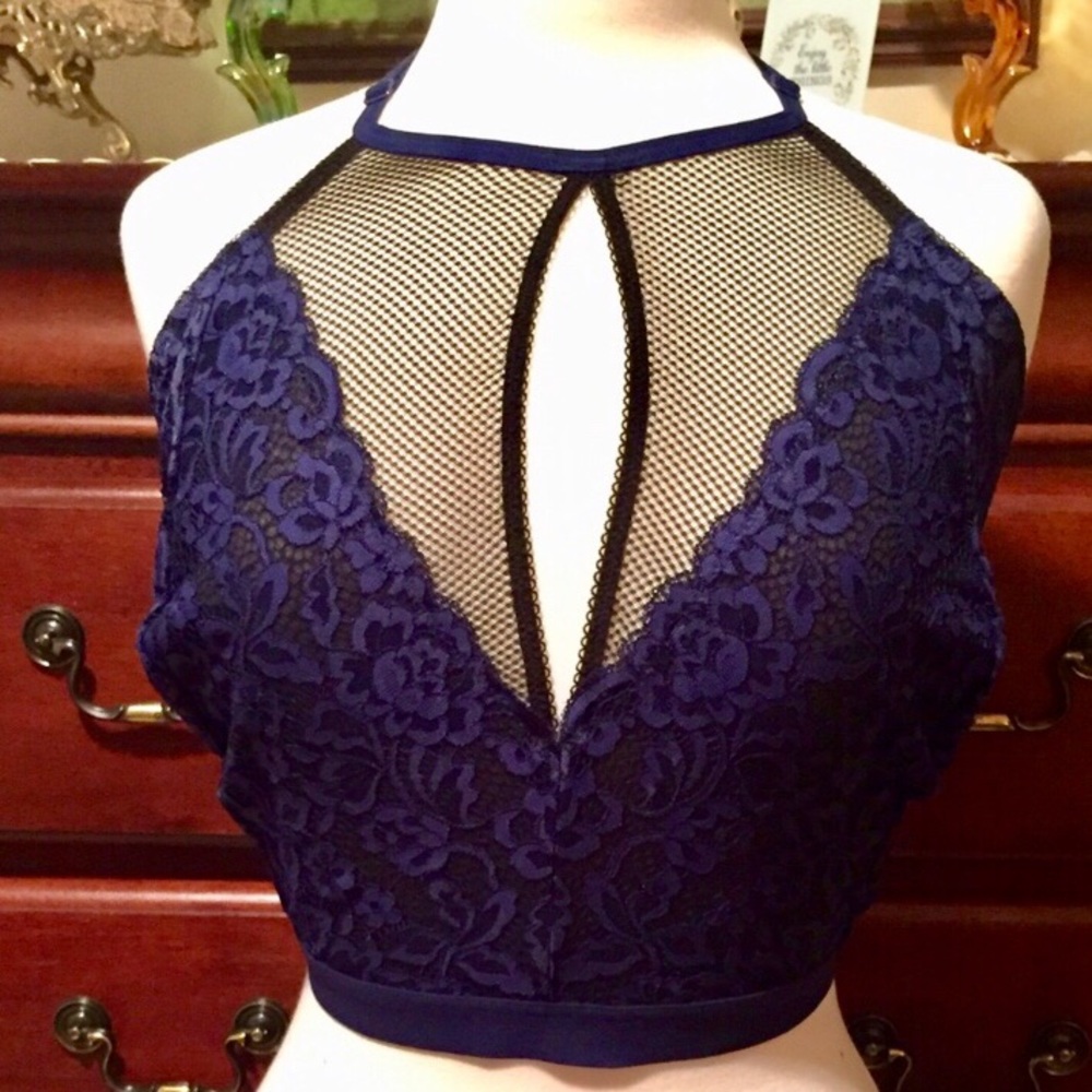 🆕Torrid 4X Lace and Fishnet Bralette